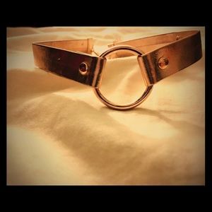I am selling a choker